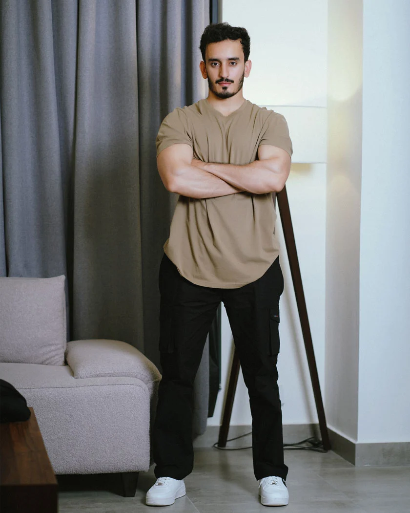 Knitworks men beige casual t-shirt with cargo pants